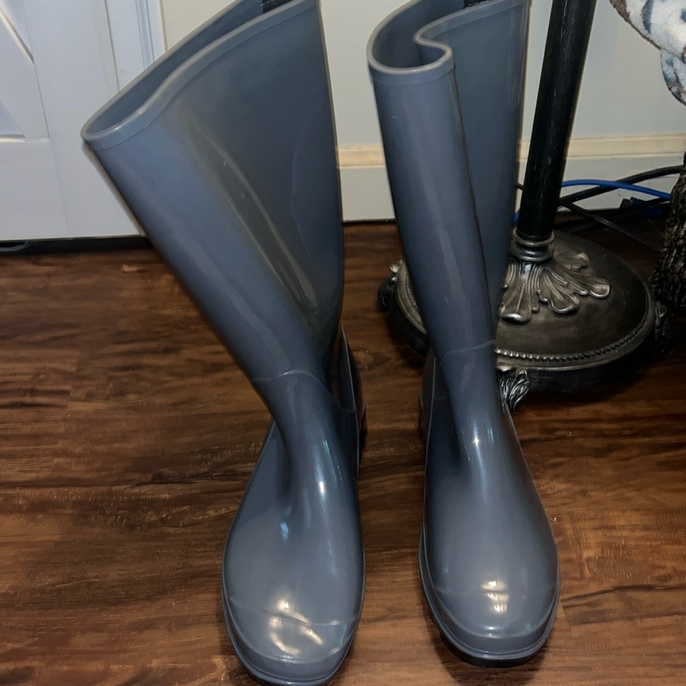 Women rubber boots